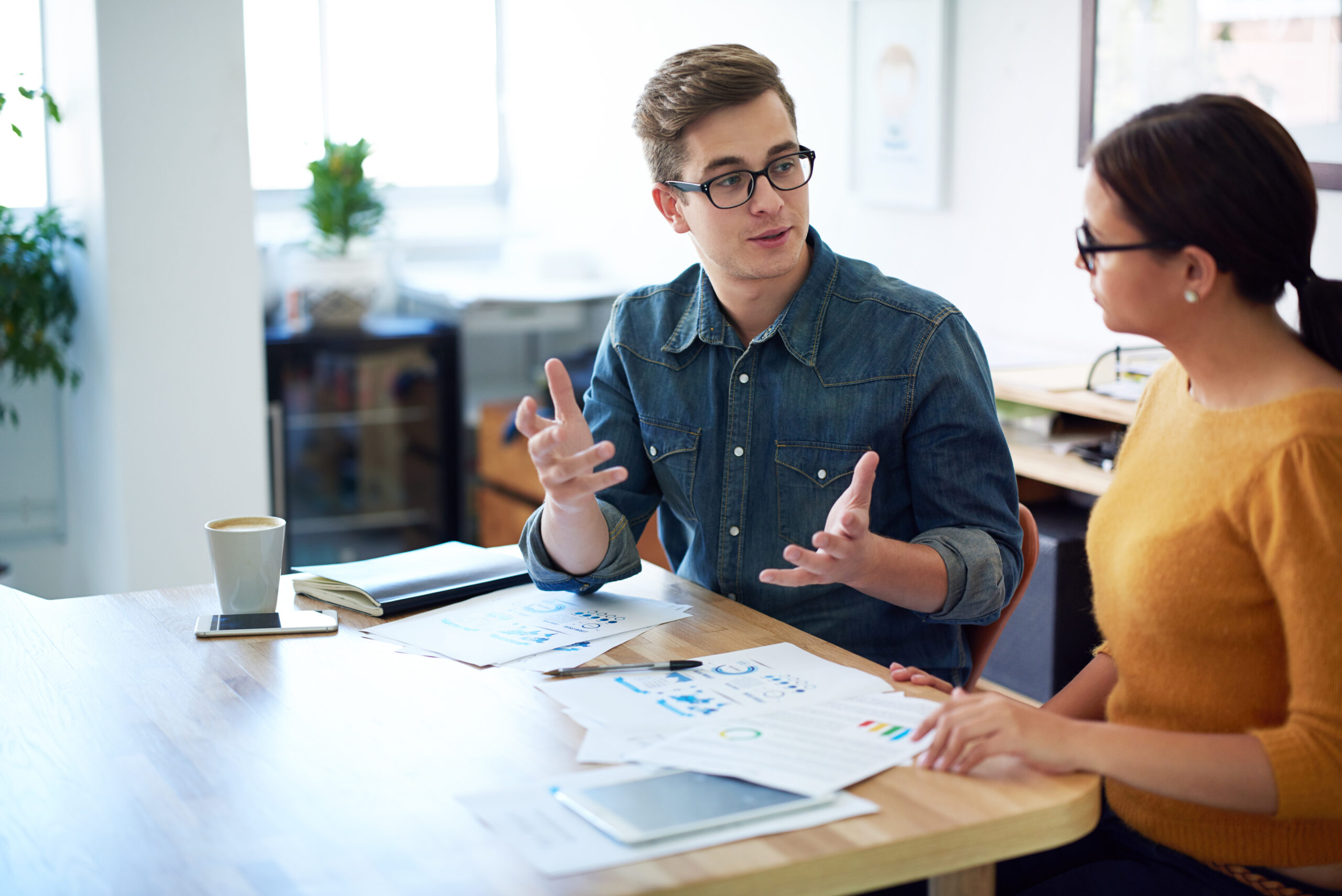 Two coworkers having a discussion in the office